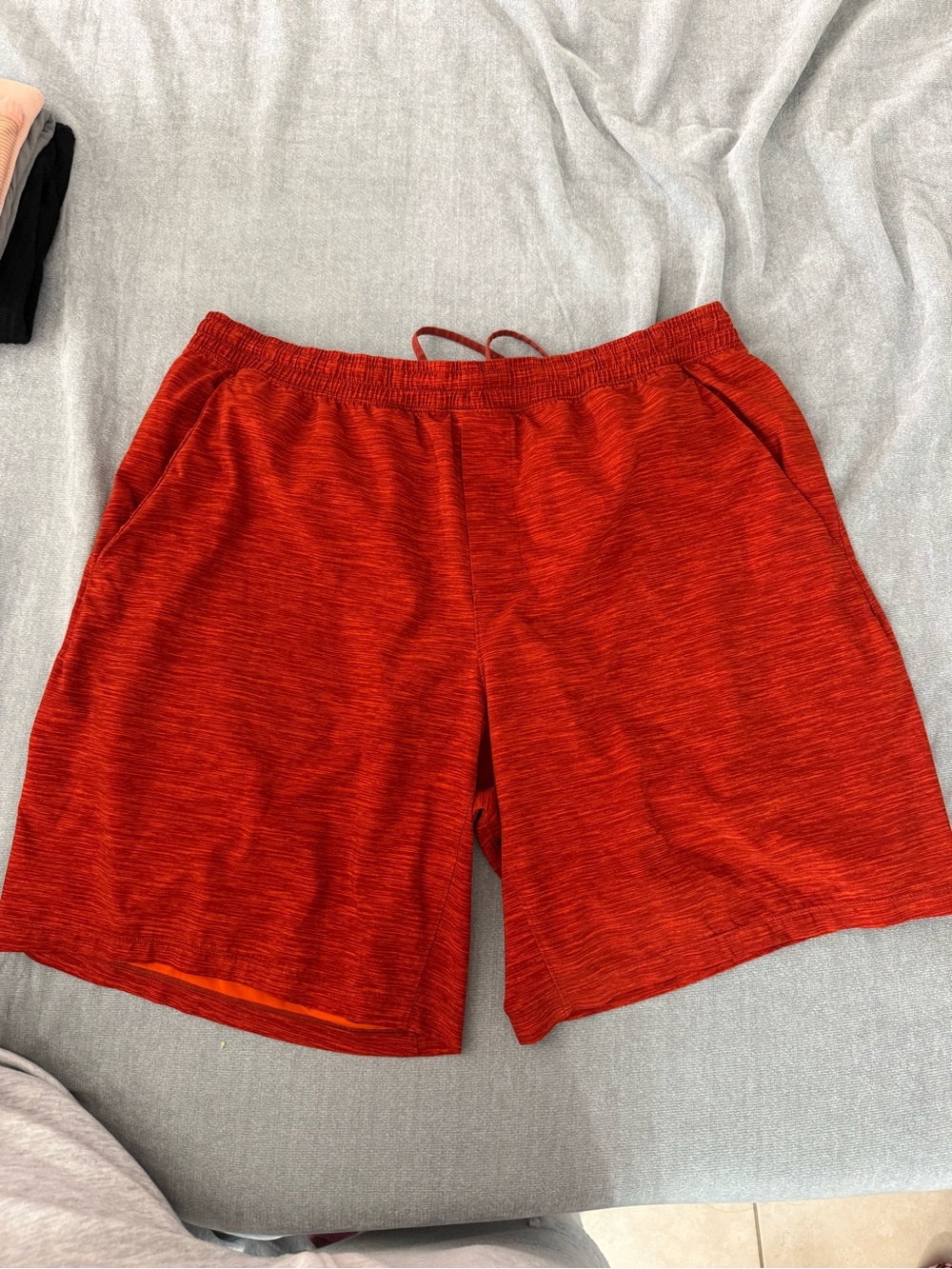 Lululemon men’s Pace Breaker Short 9 inch
Heather Allover Solar Orange Magma